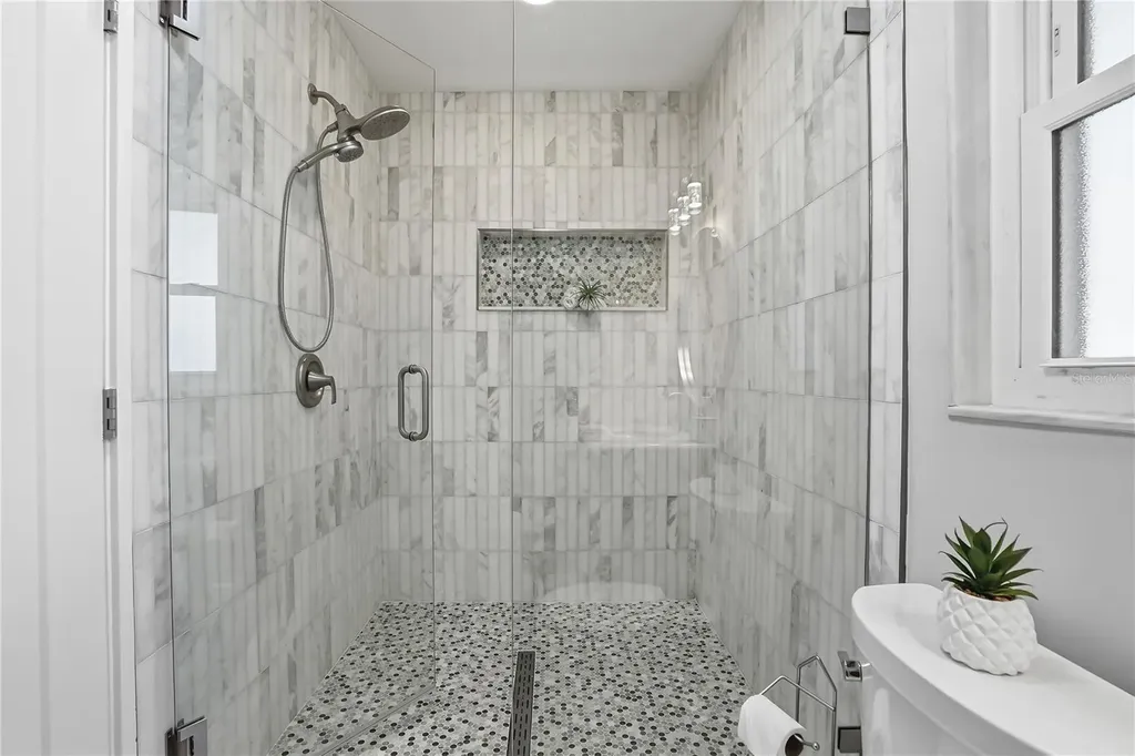 4043 Shore Acres Boulevard NE St Petersburg FL 33703