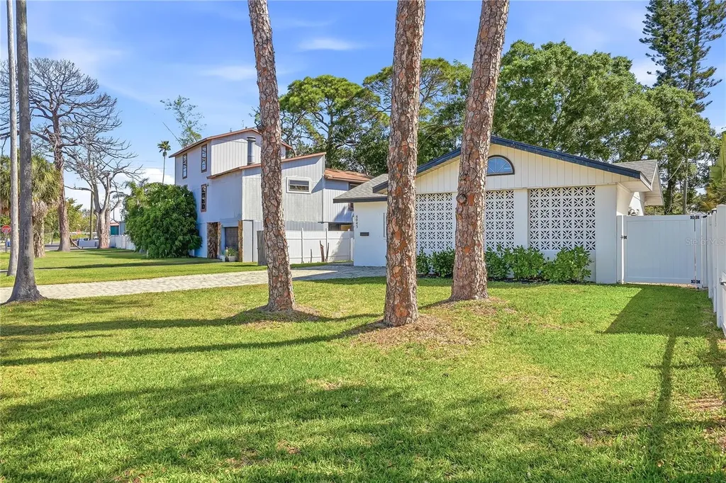 4043 Shore Acres Boulevard NE St Petersburg FL 33703