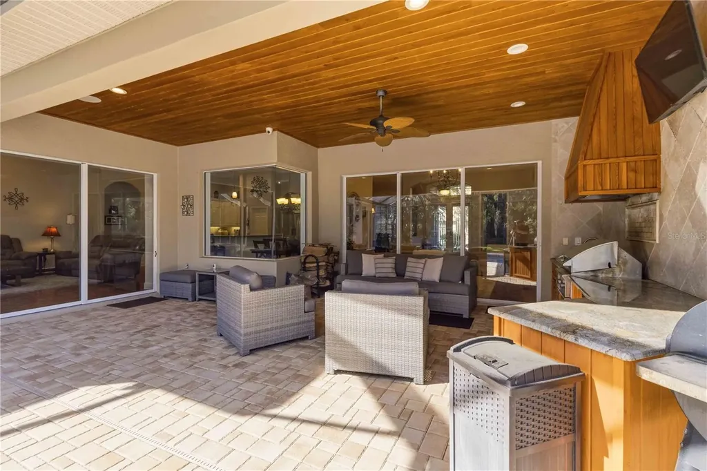 15108 Kestrelglen Way Lithia FL 33547