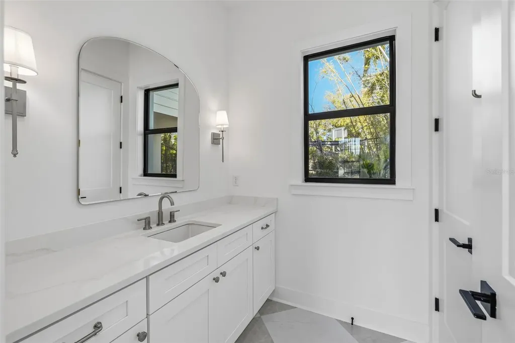 3010 S Esperanza Avenue Tampa FL 33629