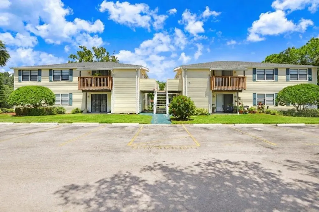 137 Hunter Lake Drive Oldsmar FL 34677