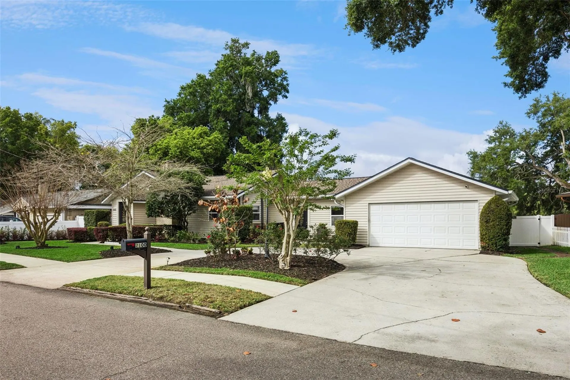 2100 Mae Street Orlando FL 32806