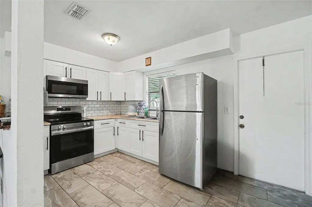 2208/2210 Iris Way Fort Myers FL 33905