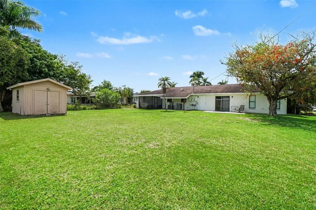 2208/2210 Iris Way Fort Myers FL 33905