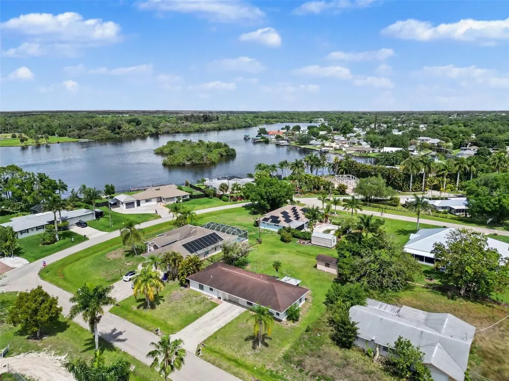 2208/2210 Iris Way Fort Myers FL 33905