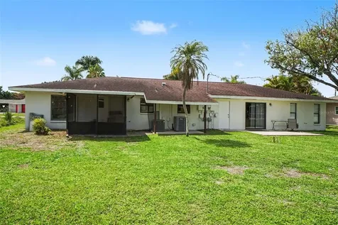 2208/2210 Iris Way Fort Myers FL 33905
