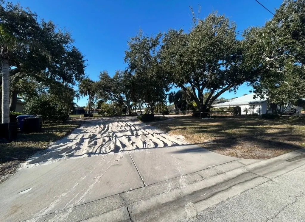 822 Paradise Way Sarasota FL 34242