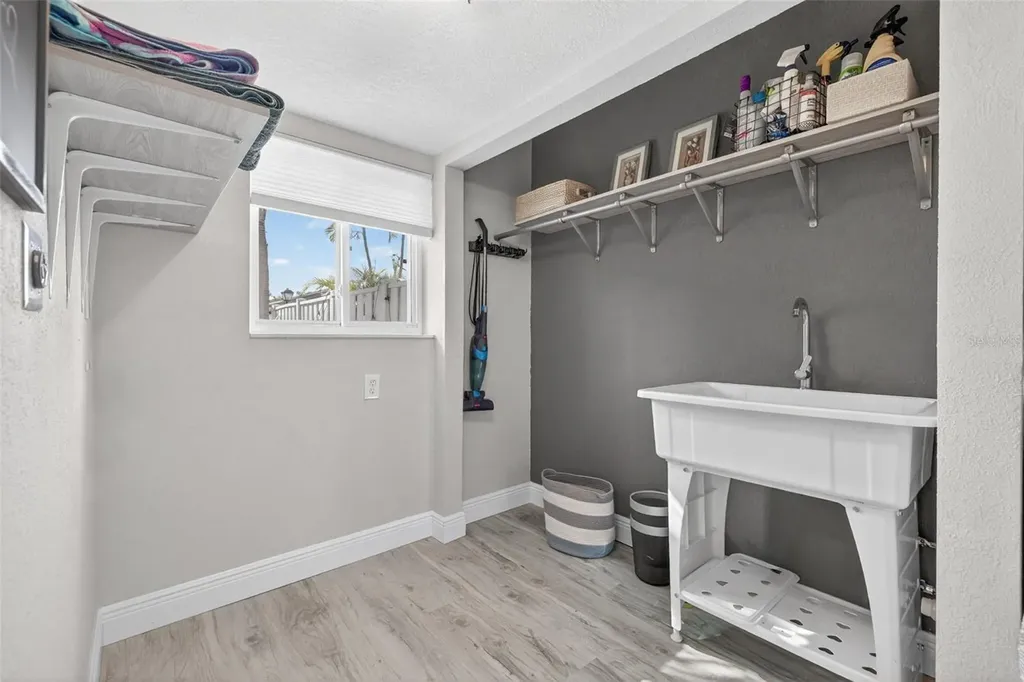 6747 Cape Hatteras Way NE St Petersburg FL 33702