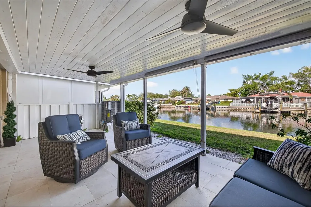 6747 Cape Hatteras Way NE St Petersburg FL 33702