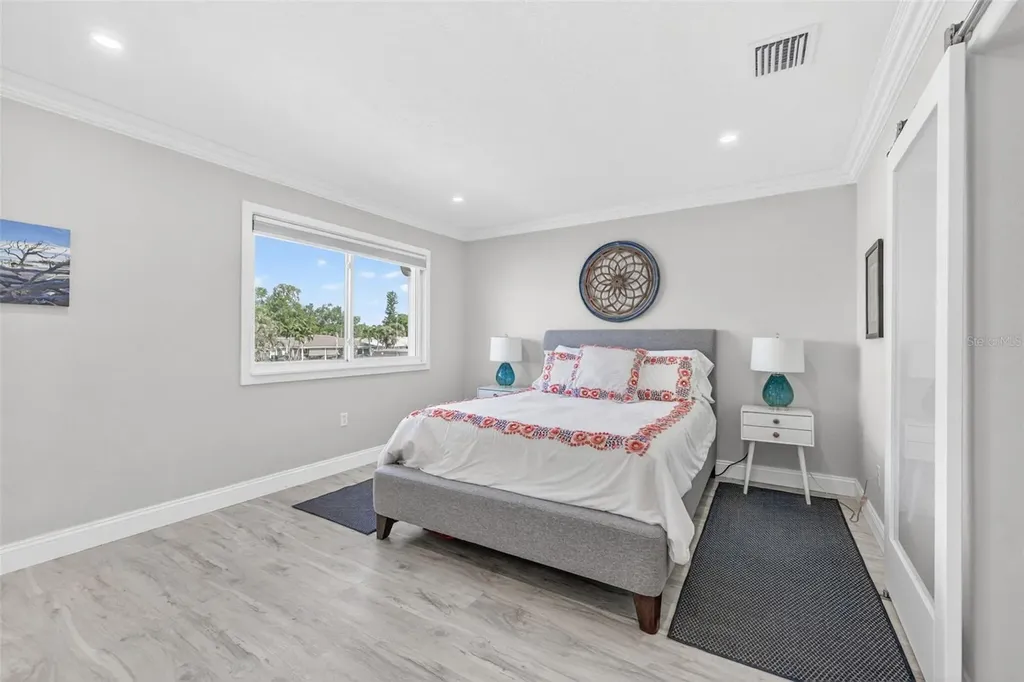 6747 Cape Hatteras Way NE St Petersburg FL 33702
