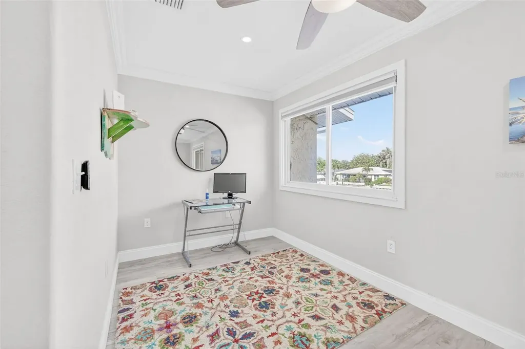 6747 Cape Hatteras Way NE St Petersburg FL 33702