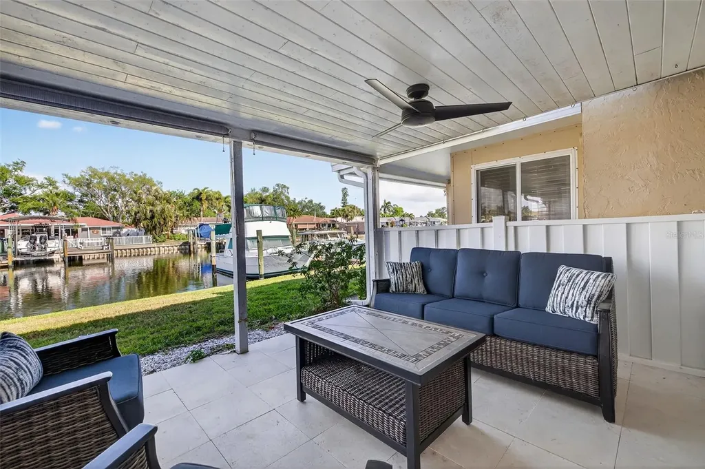 6747 Cape Hatteras Way NE St Petersburg FL 33702