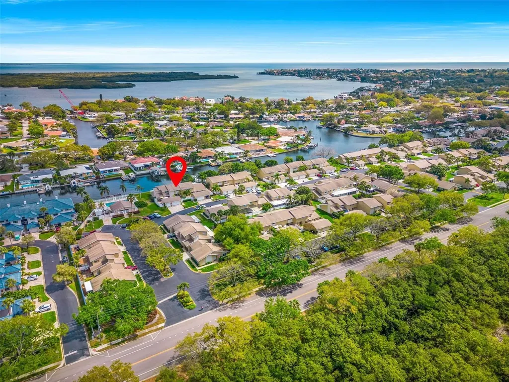 6747 Cape Hatteras Way NE St Petersburg FL 33702
