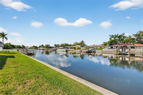 6747 Cape Hatteras Way NE St Petersburg FL 33702