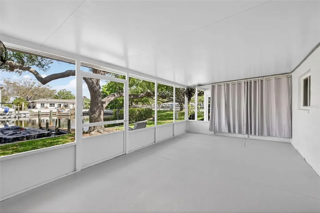 6257 Cape Hatteras Way NE St Petersburg FL 33702