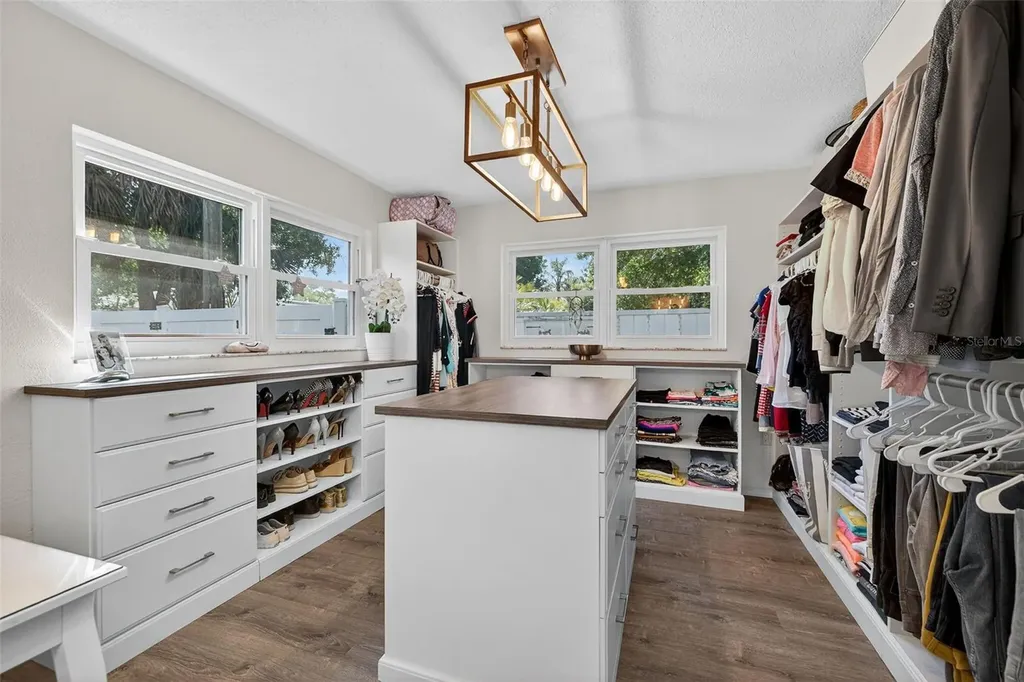 1760 75th Avenue N St Petersburg FL 33702