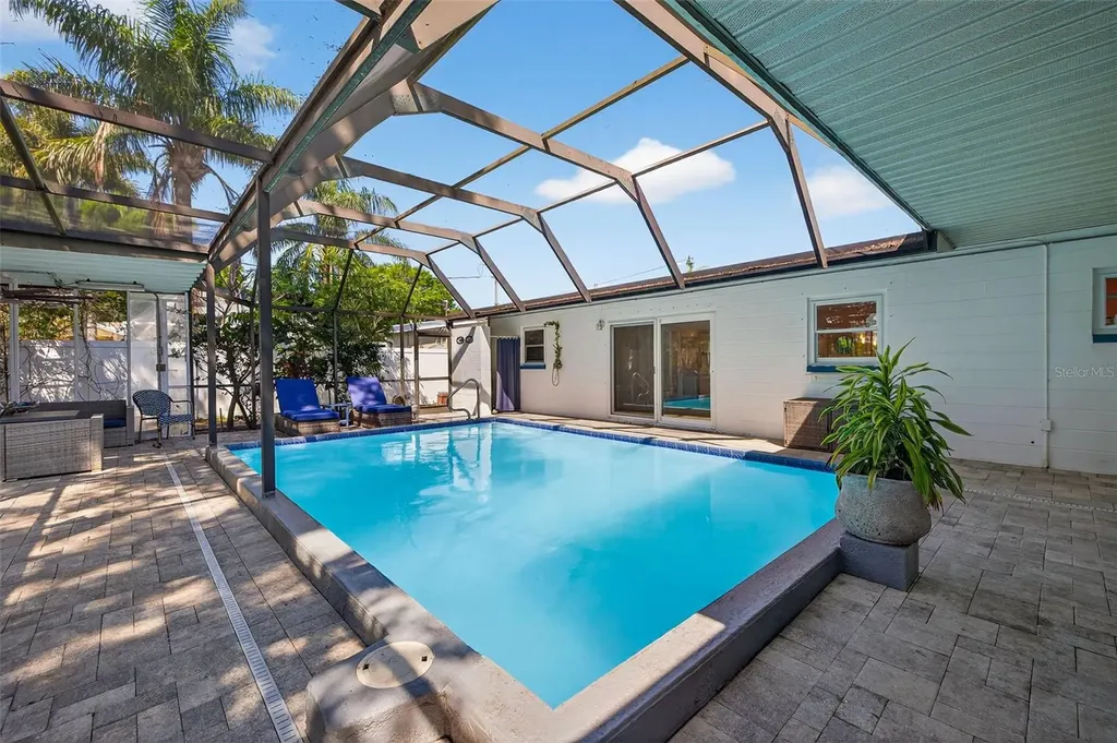 1760 75th Avenue N St Petersburg FL 33702