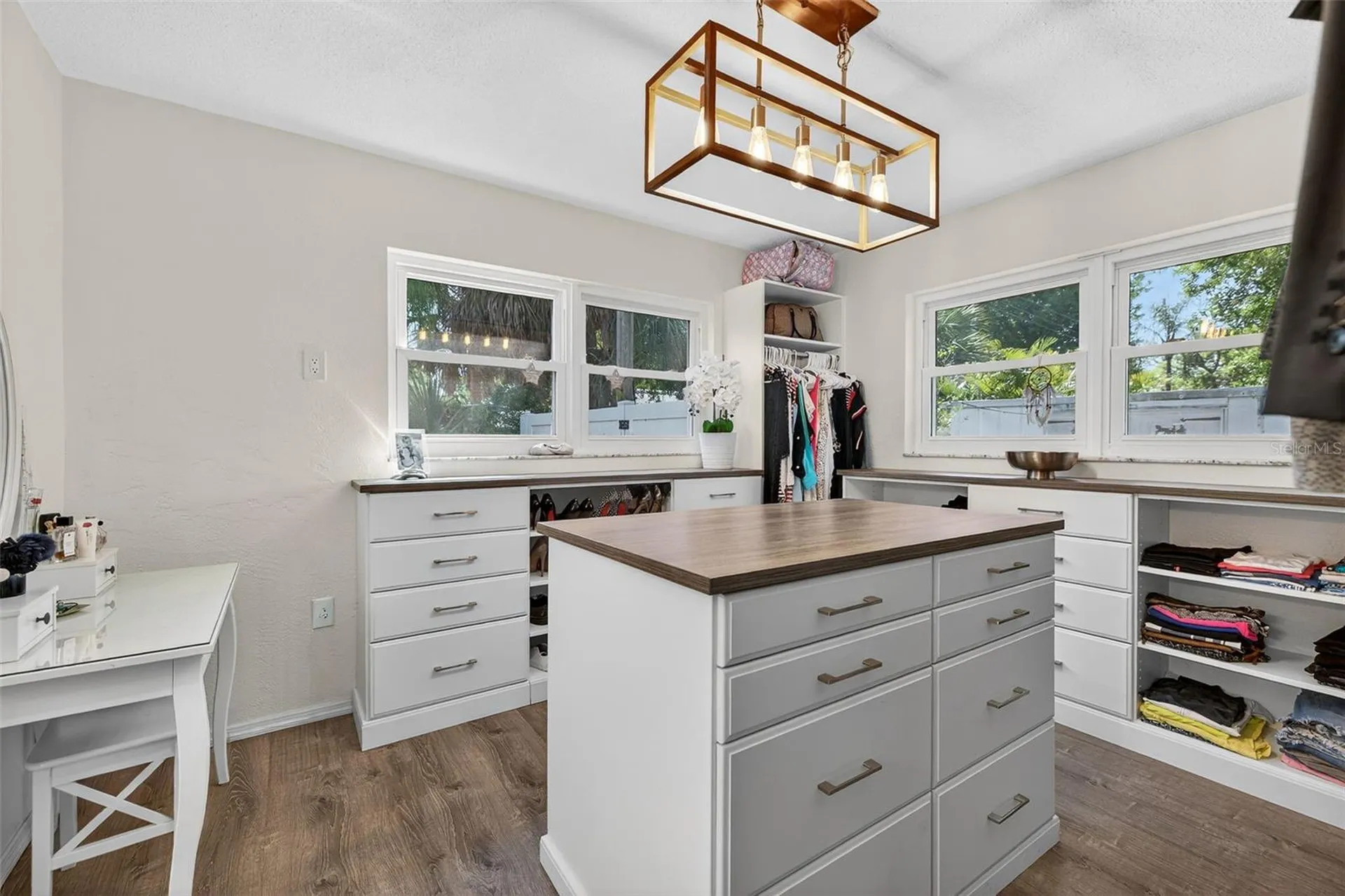 1760 75th Avenue N St Petersburg FL 33702