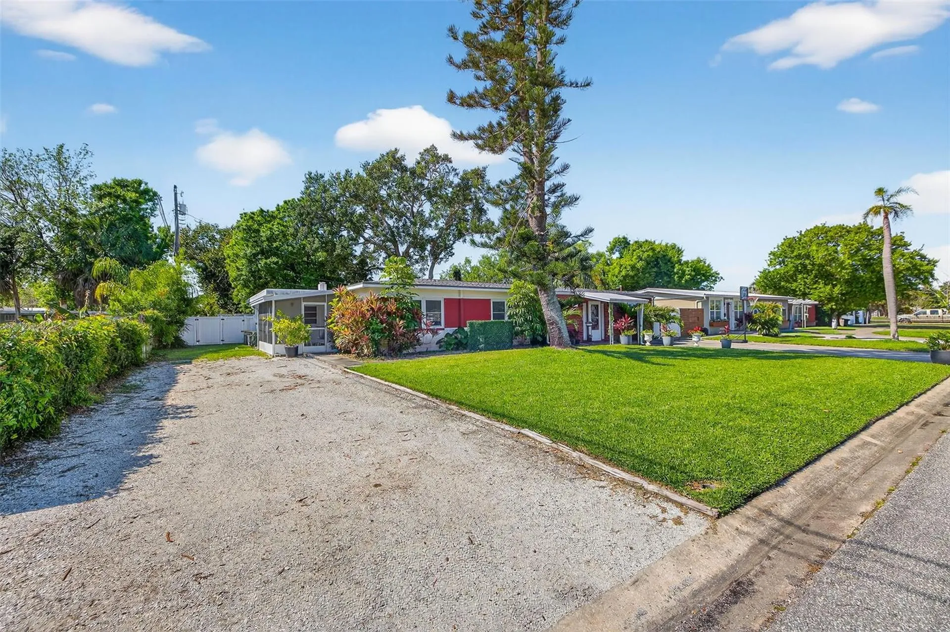 1760 75th Avenue N St Petersburg FL 33702