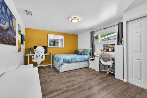 1760 75th Avenue N St Petersburg FL 33702