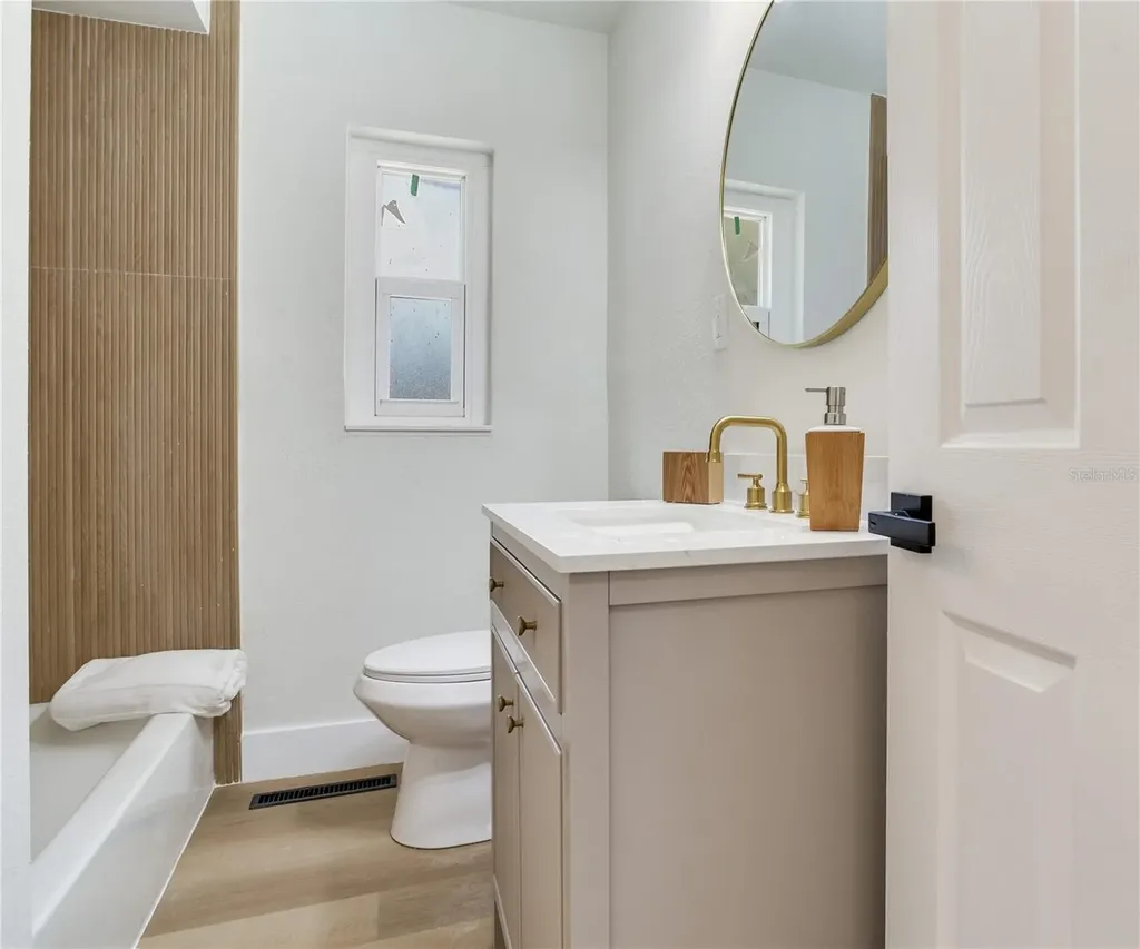 2753 Valencia Drive Sarasota FL 34239