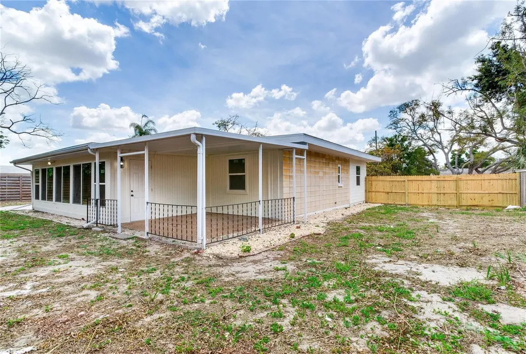 2753 Valencia Drive Sarasota FL 34239