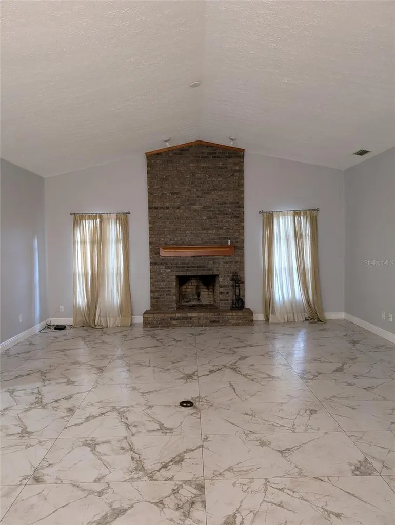 2106 Whitlock Place Dover FL 33527