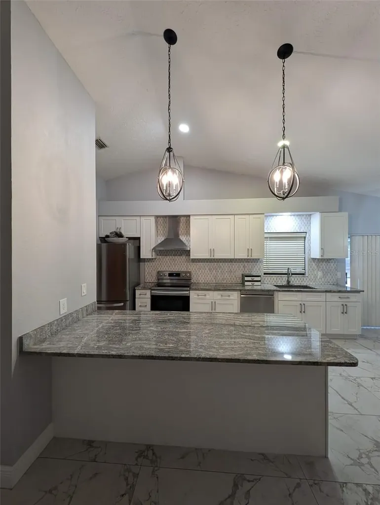 2106 Whitlock Place Dover FL 33527