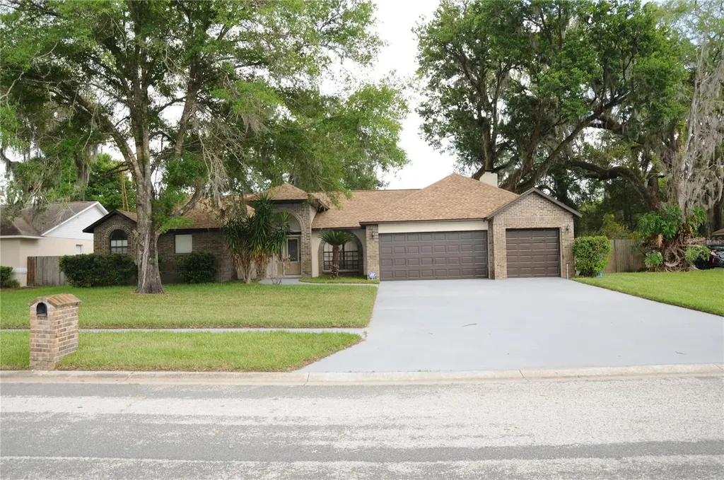 2106 Whitlock Place Dover FL 33527