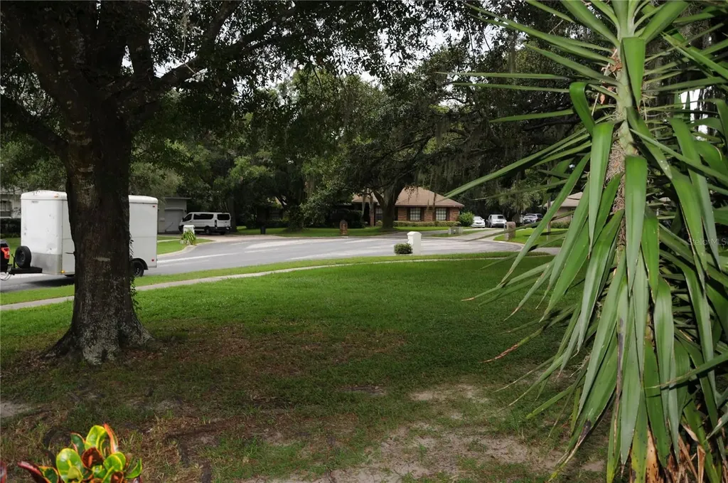 2106 Whitlock Place Dover FL 33527
