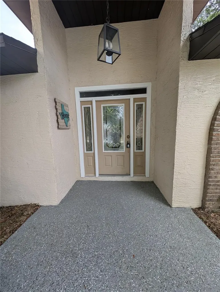 2106 Whitlock Place Dover FL 33527