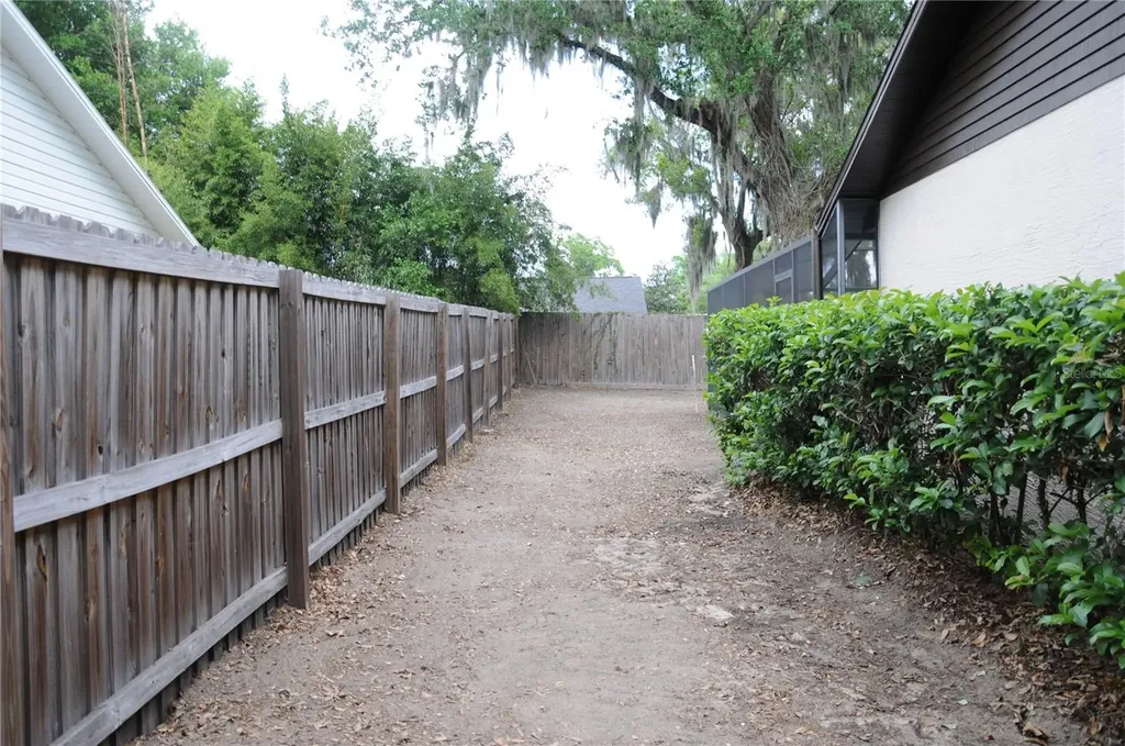 2106 Whitlock Place Dover FL 33527