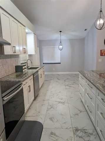2106 Whitlock Place Dover FL 33527