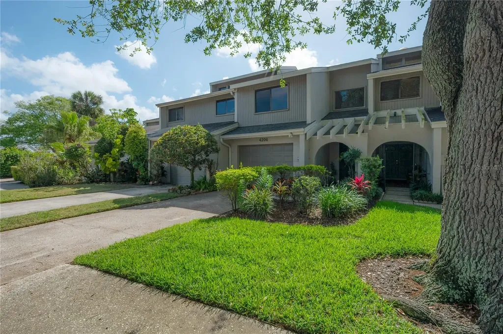4206 Golf Club Lane Tampa FL 33618