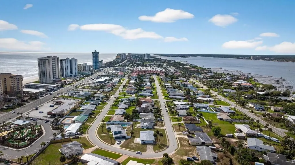 2538 Coral Way W Daytona Beach FL 32118