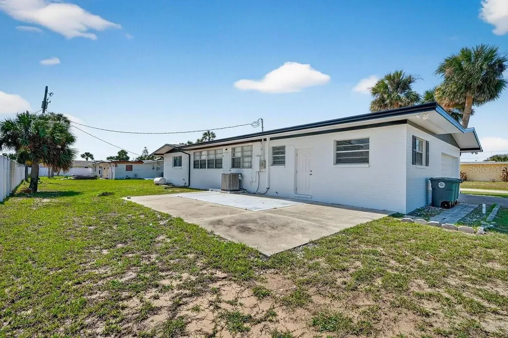 2538 Coral Way W Daytona Beach FL 32118