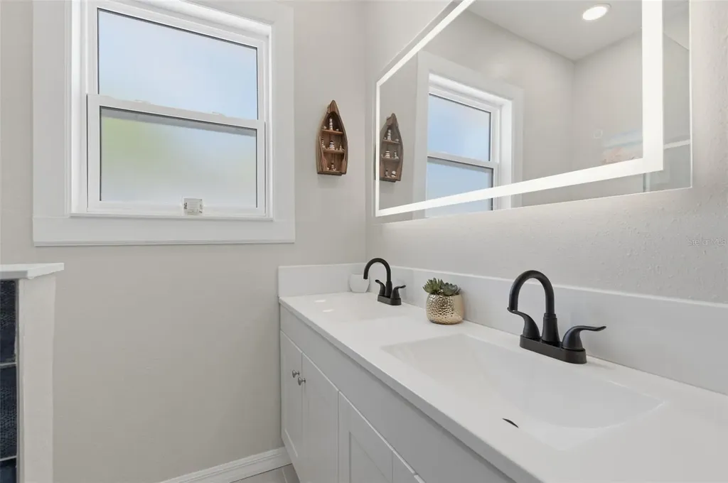 410 W Lemon Street Tarpon Springs FL 34689