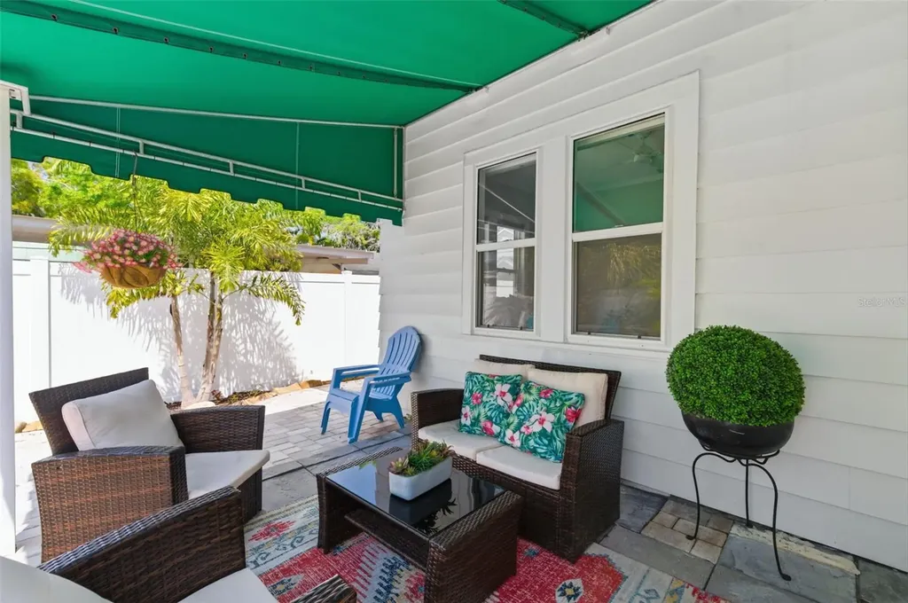 410 W Lemon Street Tarpon Springs FL 34689