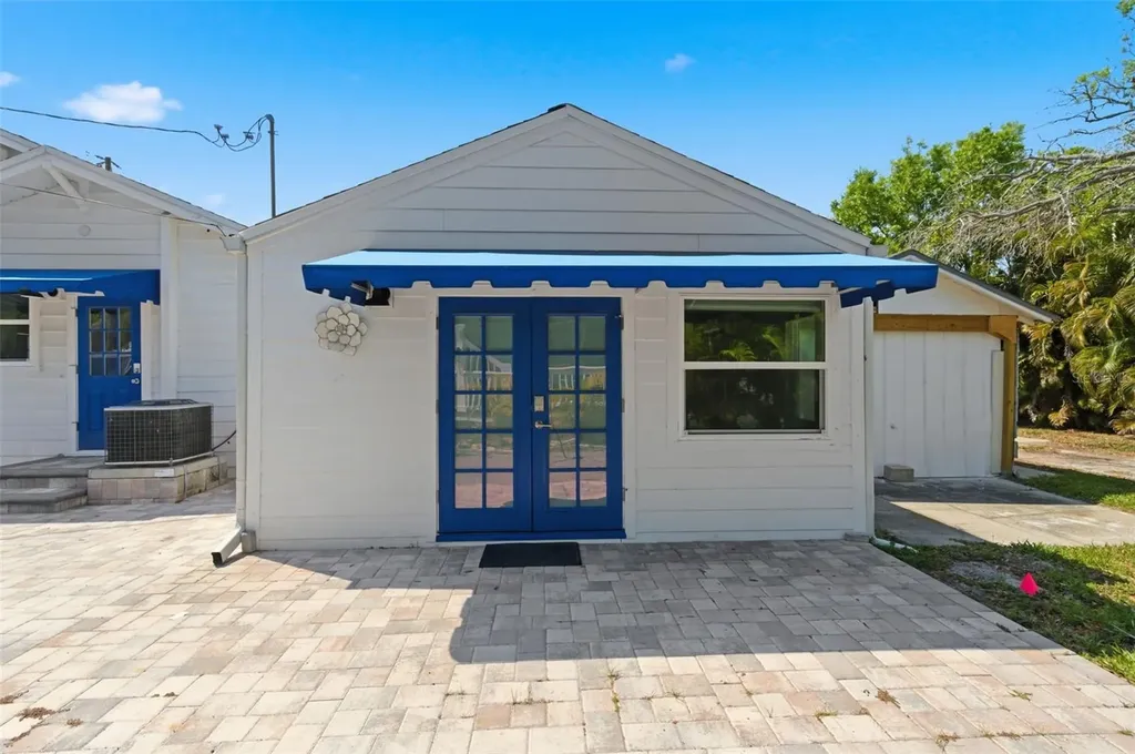 410 W Lemon Street Tarpon Springs FL 34689
