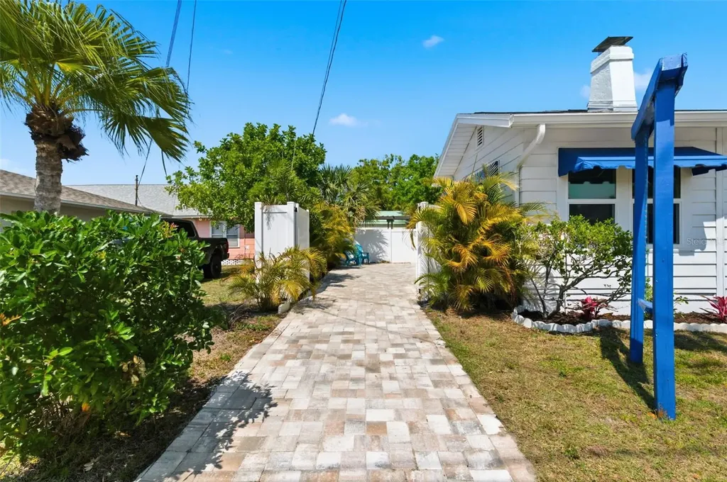 410 W Lemon Street Tarpon Springs FL 34689