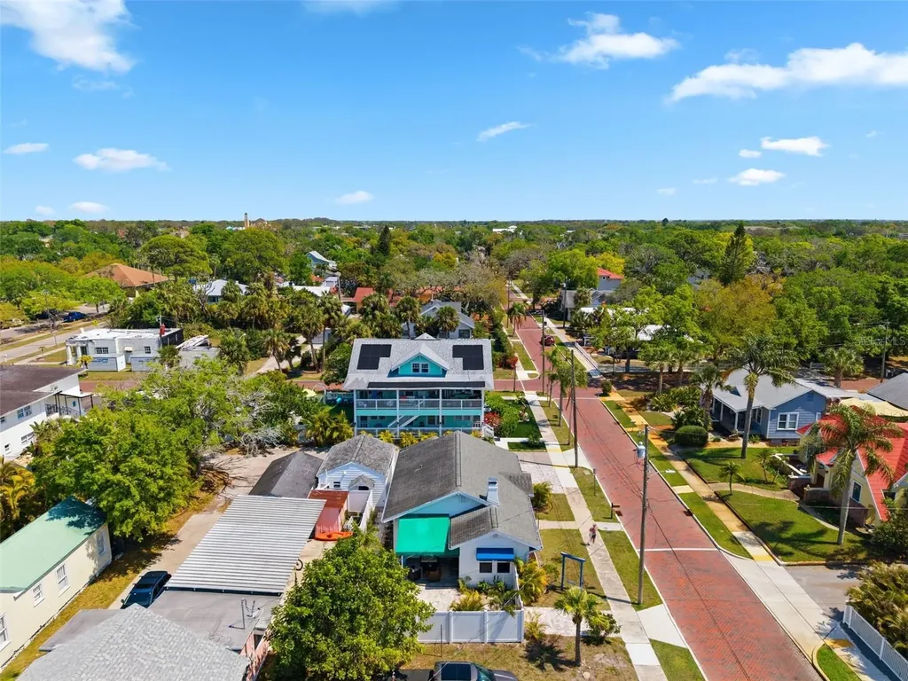 410 W Lemon Street Tarpon Springs FL 34689