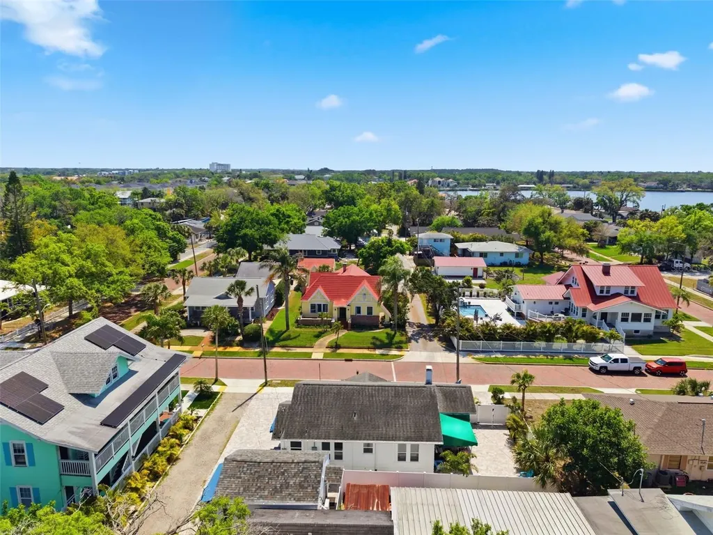 410 W Lemon Street Tarpon Springs FL 34689