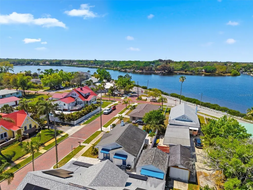 410 W Lemon Street Tarpon Springs FL 34689