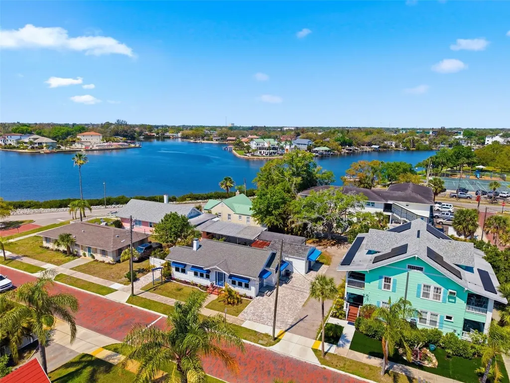 410 W Lemon Street Tarpon Springs FL 34689