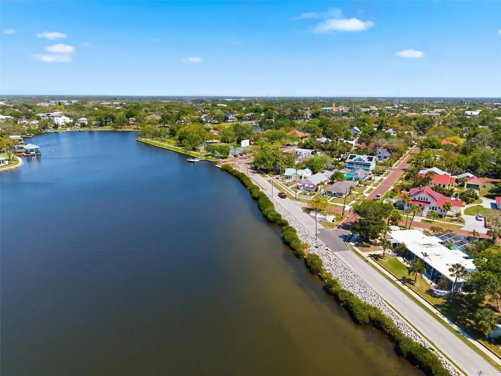 410 W Lemon Street Tarpon Springs FL 34689