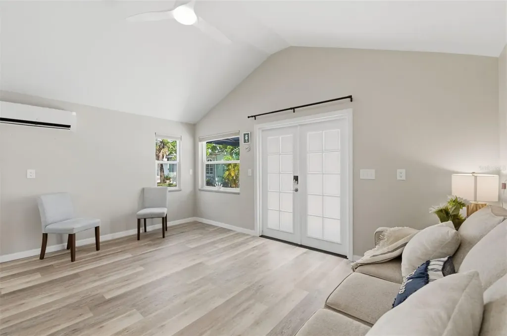 410 W Lemon Street Tarpon Springs FL 34689