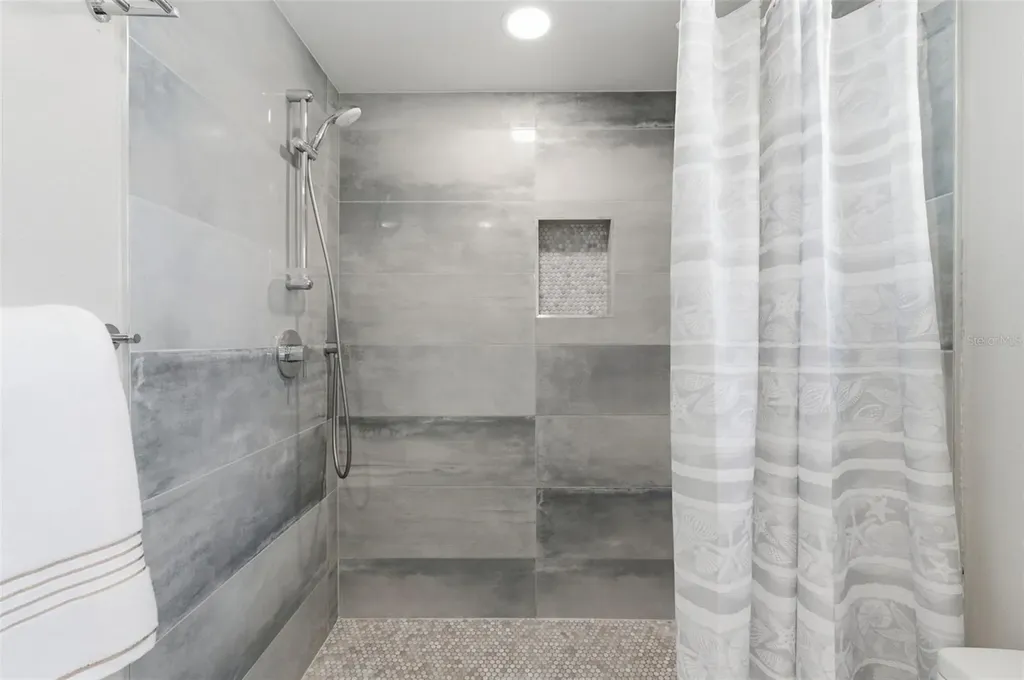 410 W Lemon Street Tarpon Springs FL 34689