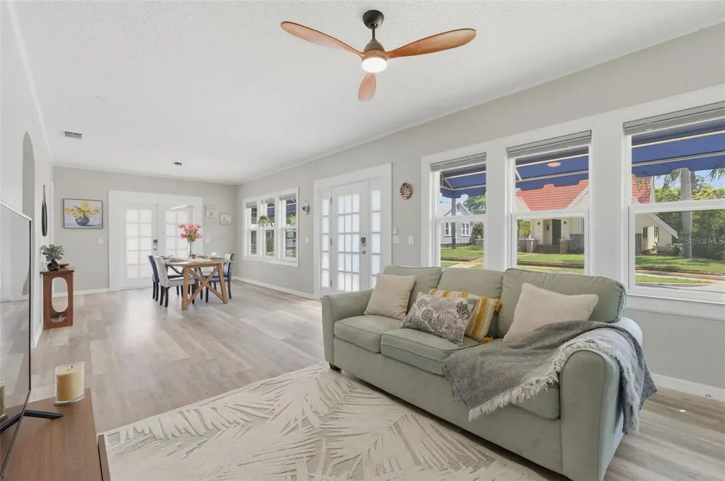 410 W Lemon Street Tarpon Springs FL 34689