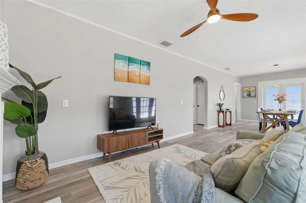 410 W Lemon Street Tarpon Springs FL 34689