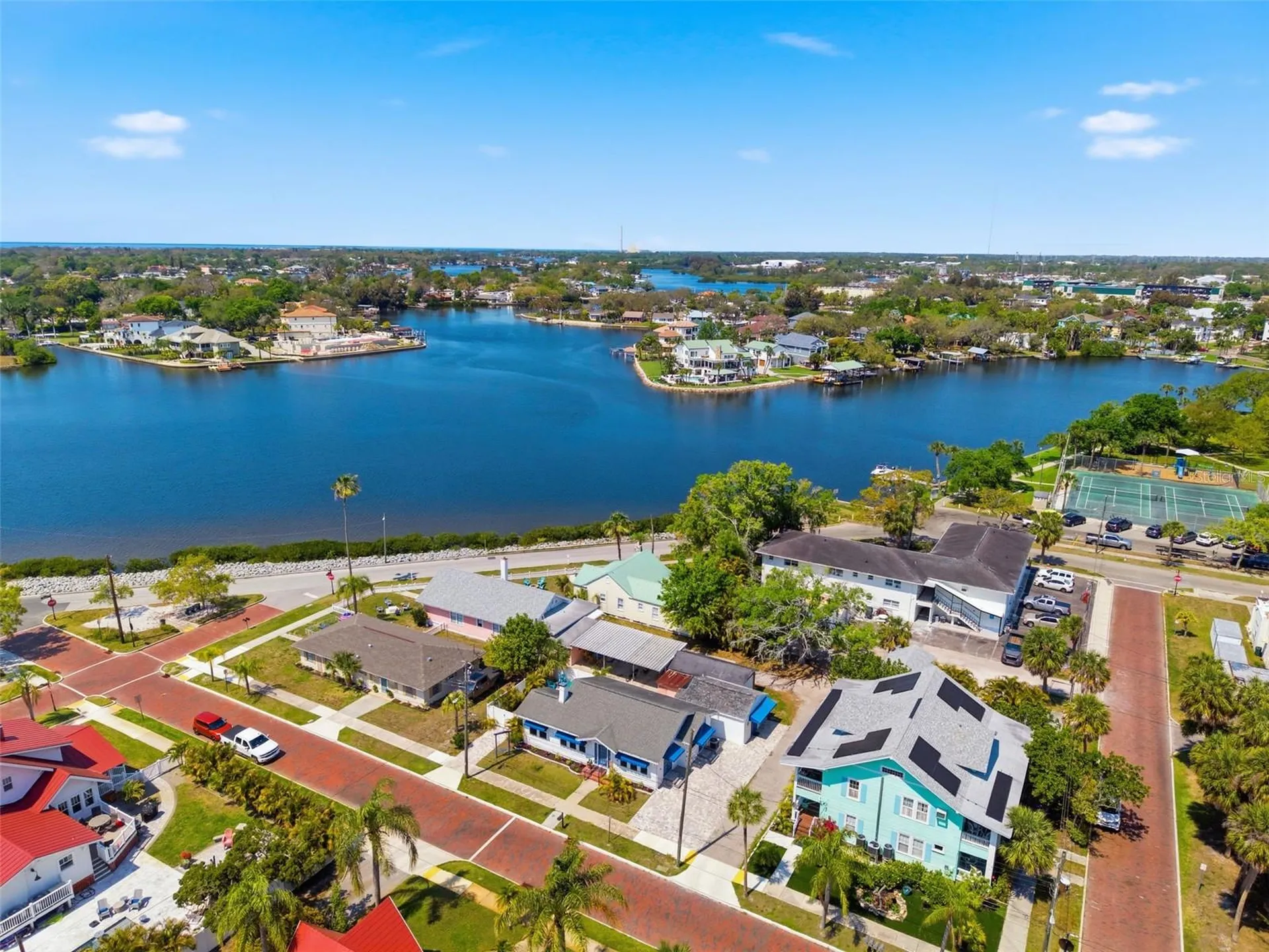 410 W Lemon Street Tarpon Springs FL 34689